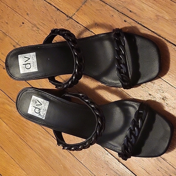 Chain Heels - Picture 1 of 3